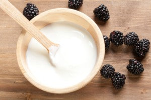 Yogurt with blackberries