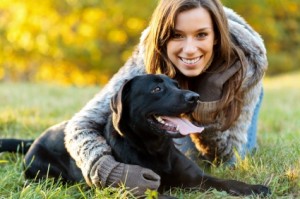 iStock_000018140086XSmall_happyWoman_BlackLabrador