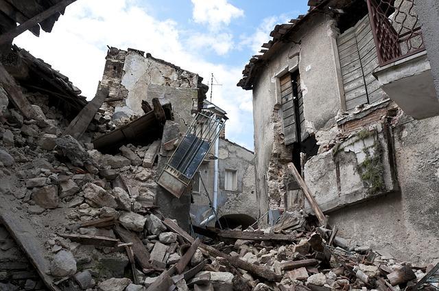 Prepare Your Home for an Earthquake with These 5 Easy Tips - Be Prepared - Emergency Essentials