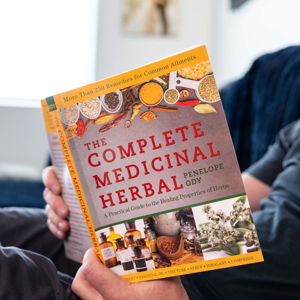 Complete Medicinal Herbal　英語版　洋書　ハードカバー 81donT6uGKL.jpg_BO30,255,255,